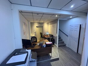 33 Comber Rd, Belfast to rent Interior Photo- Image 2 of 2