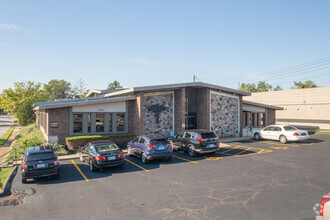 10000 Watson Rd, Crestwood, MO for rent Primary Photo- Image 1 of 9