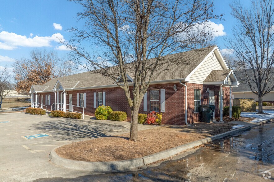 2120 McKown Dr, Norman, OK to rent - Building Photo - Image 2 of 21