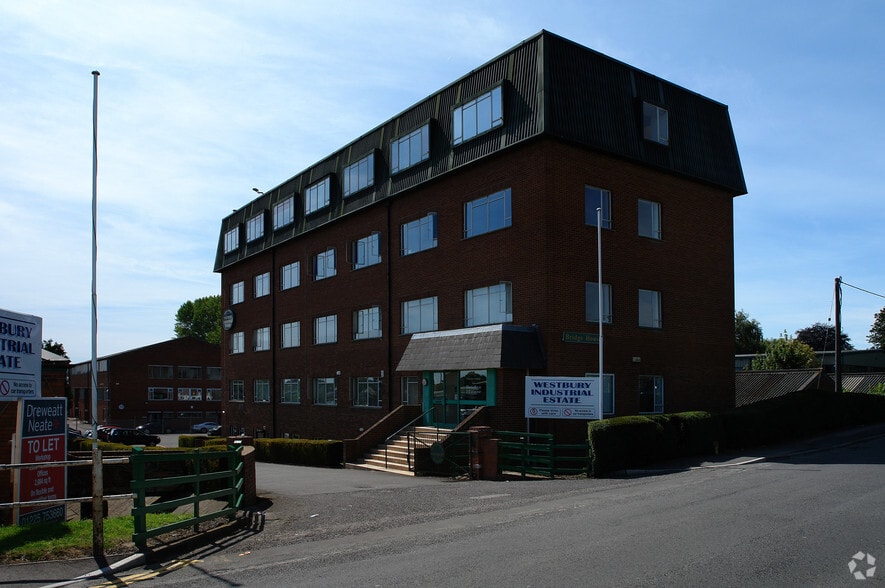 Station Rd, Westbury to rent - Primary Photo - Image 1 of 1