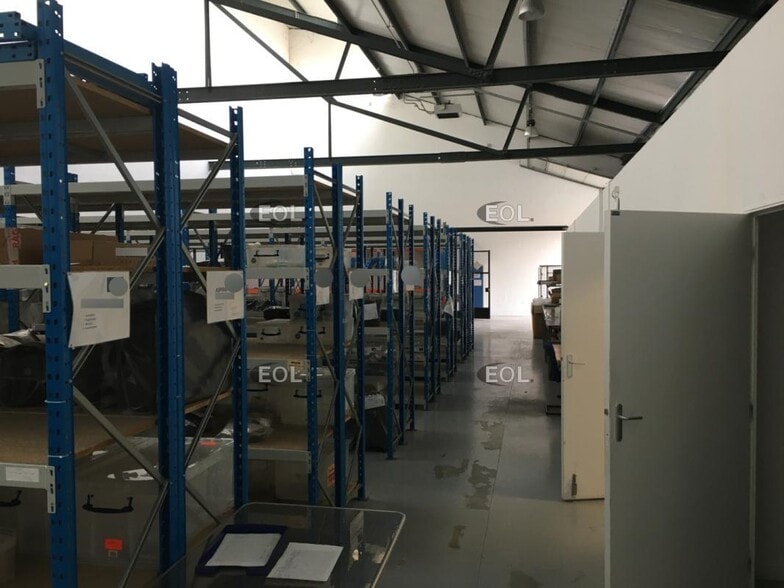 Industrial in Saint-Denis to rent - Interior Photo - Image 1 of 3