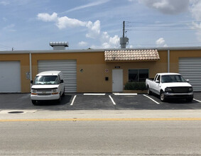 1044 NE 44th St, Oakland Park, FL for rent Building Photo- Image 1 of 5