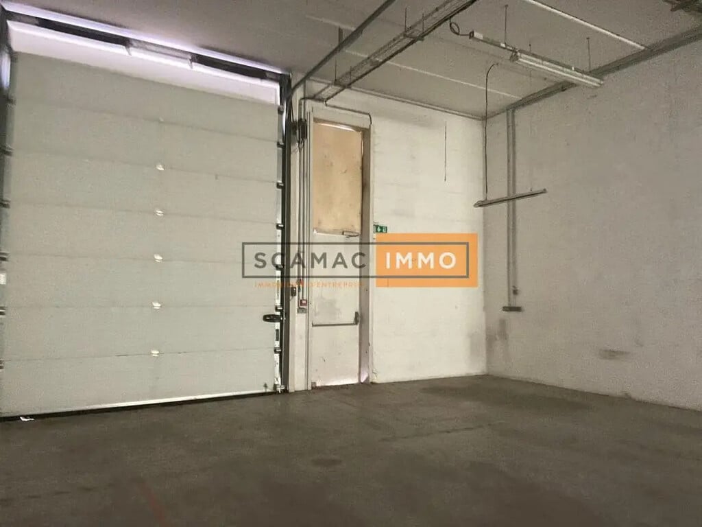 Location Entrepôt 1 241 m² - Photo 1
