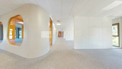 135 Allée Des Noisetiers, Limonest to rent Interior Photo- Image 2 of 9