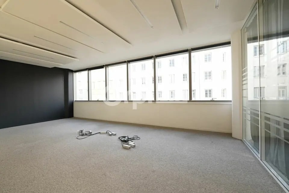 Office in Lyon to rent Interior Photo- Image 1 of 11