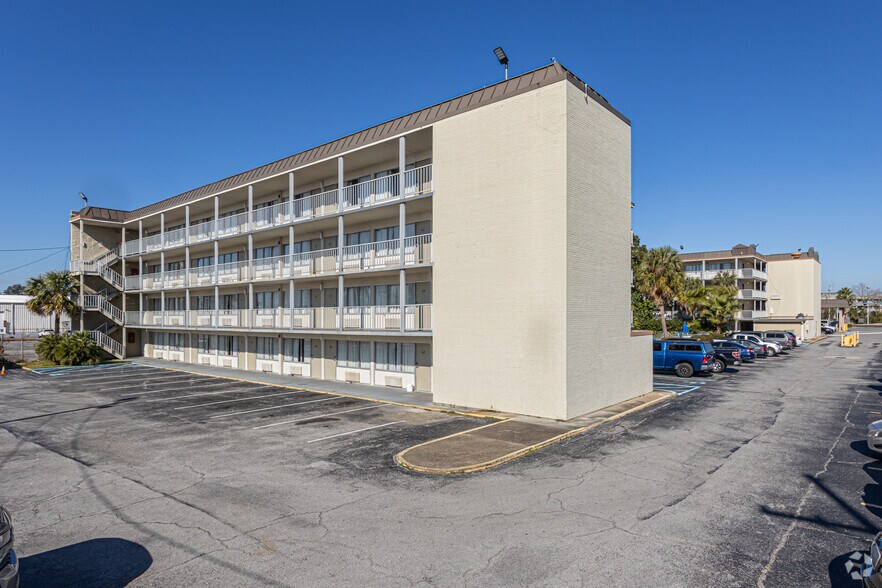 1021 Airline Dr, Kenner 70062 UK