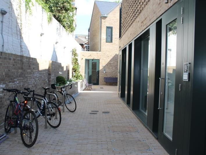 58 High St, London to rent - Building Photo - Image 2 of 5