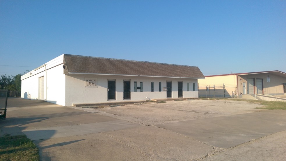 4107-4109 Murray Ave, Haltom City, TX for rent - Building Photo - Image 2 of 8