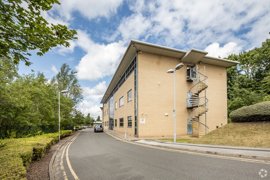 Progress Way, Manchester to rent - Building Photo - Image 3 of 3