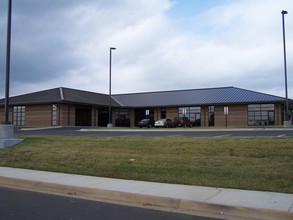 2411 Fayetteville Rd, Van Buren, AR for rent Building Photo- Image 1 of 5