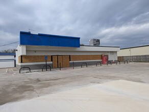 2501 N Ben Jordan St, Victoria, TX for rent Building Photo- Image 1 of 7