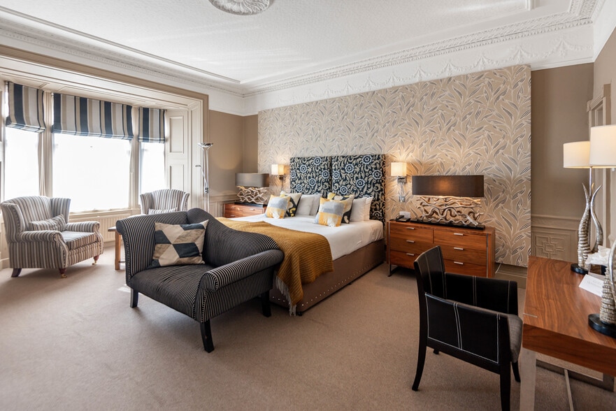 3 Market Sq, Melrose for sale - Interior Photo - Image 2 of 11