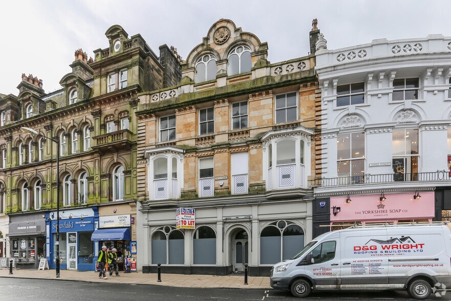 9-11 Station Sq, Harrogate for sale - Primary Photo - Image 1 of 1