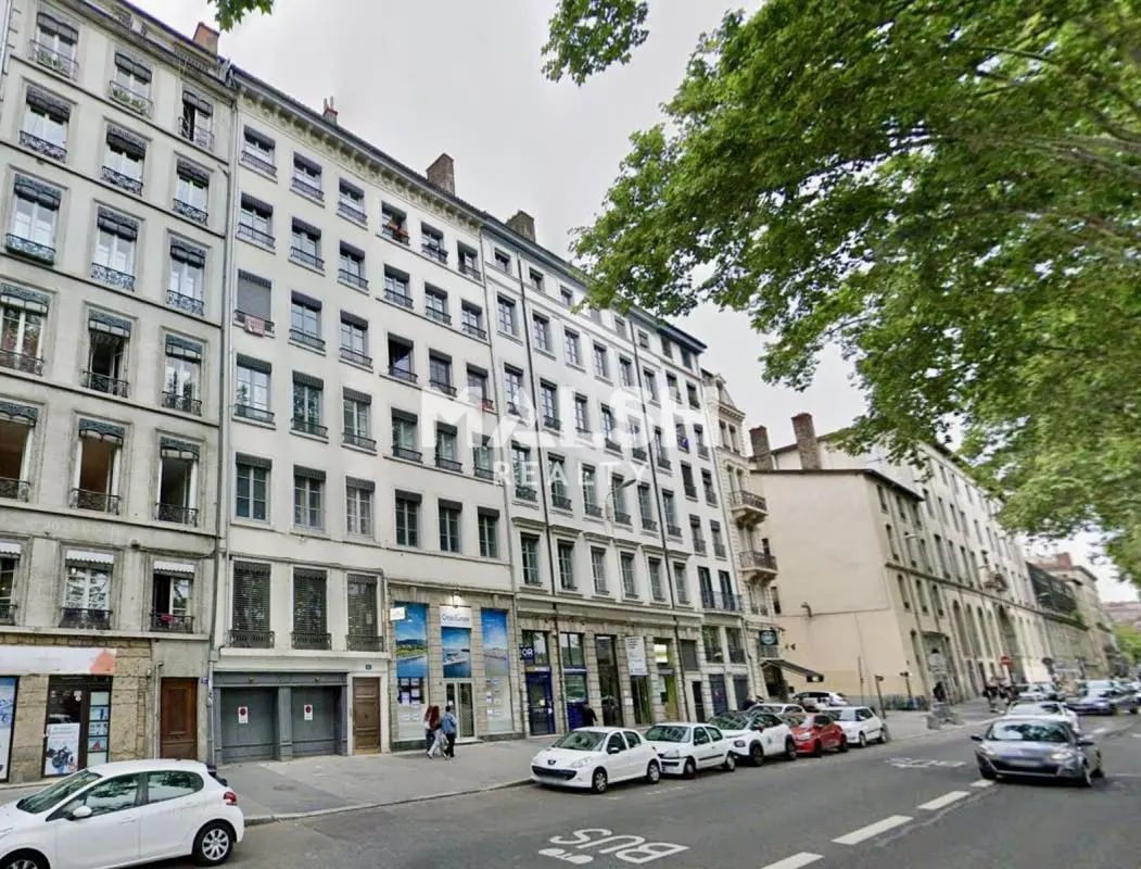 Office in Lyon for sale Building Photo- Image 1 of 11