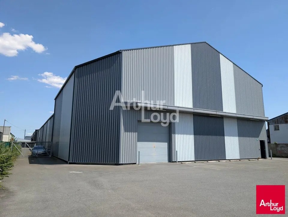 Vente Entrepôt 1 210 m² - Photo 1