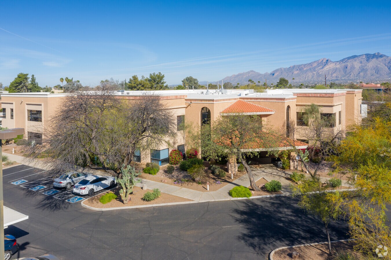 535 N Wilmot Rd, Tucson 85711 UK