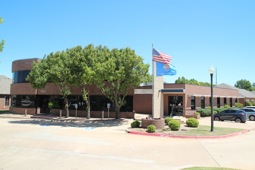 12312 Saint Andrews Dr, Oklahoma City, OK for rent - Building Photo - Image 1 of 9