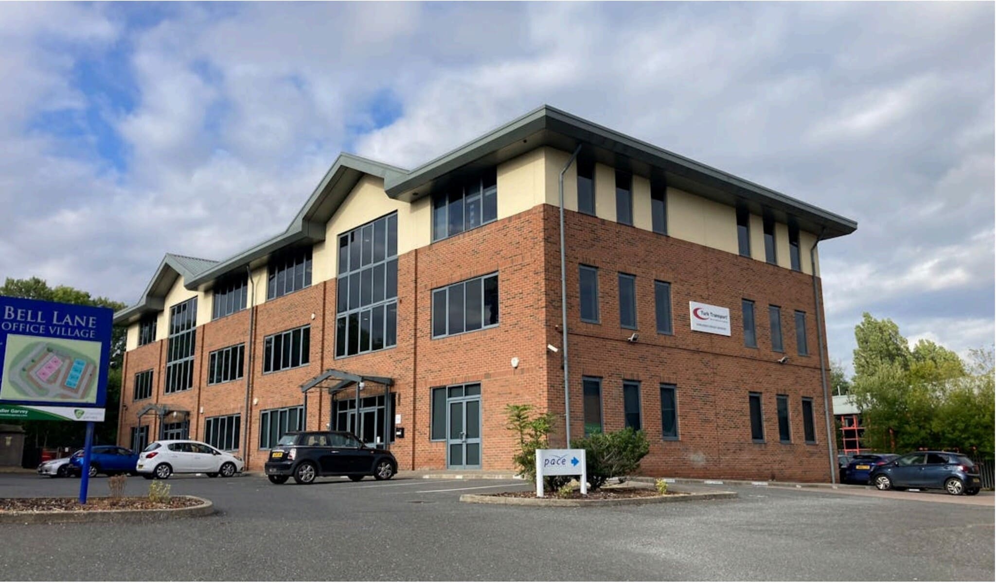 Bell Ln, Amersham to rent Building Photo- Image 1 of 6