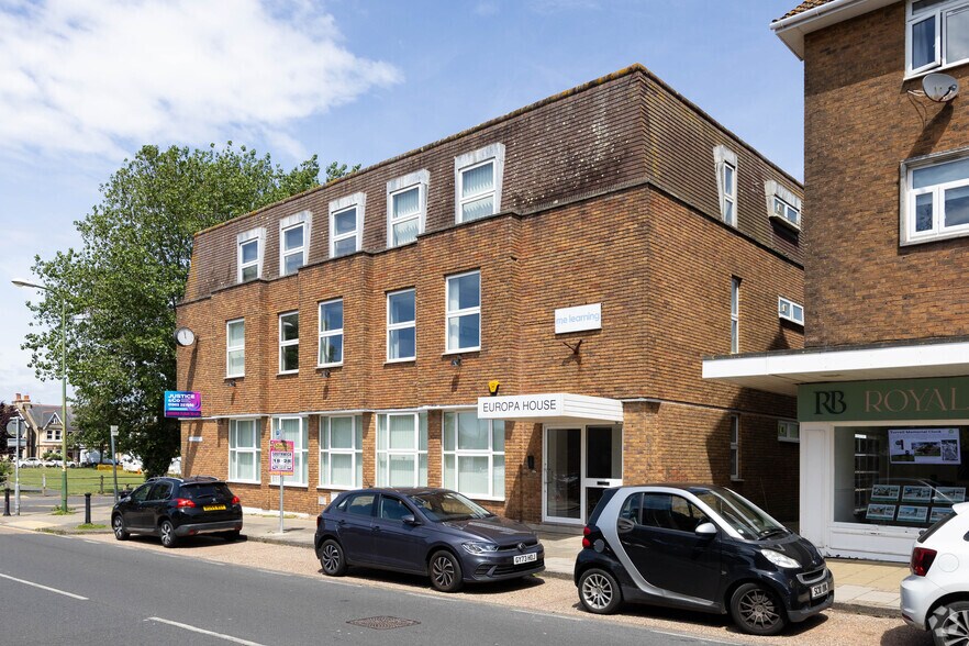 46-50 Southwick Sq, Southwick to rent - Building Photo - Image 2 of 2