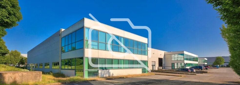 Industrial in Chilly-Mazarin to rent - Primary Photo - Image 1 of 10