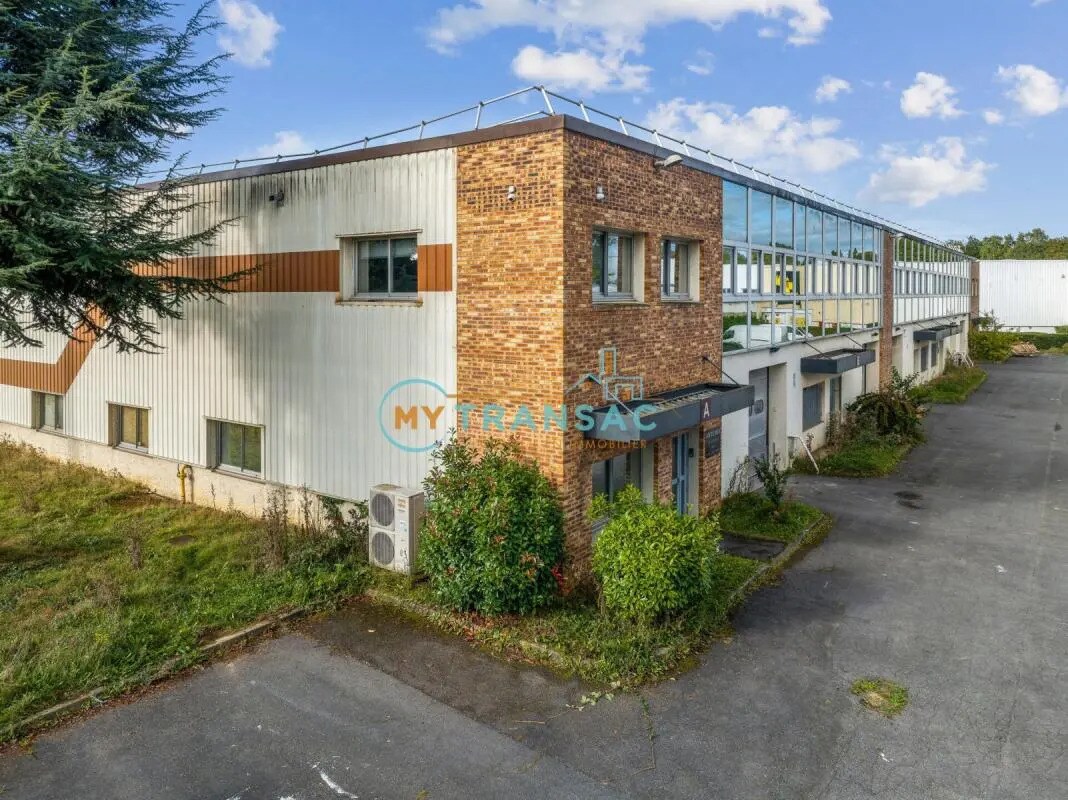 Light Industrial in Les Ulis to rent Building Photo- Image 1 of 8