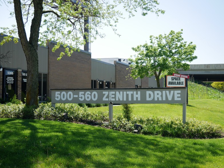 500-560 Zenith Dr, Glenview, IL for rent - Building Photo - Image 1 of 3