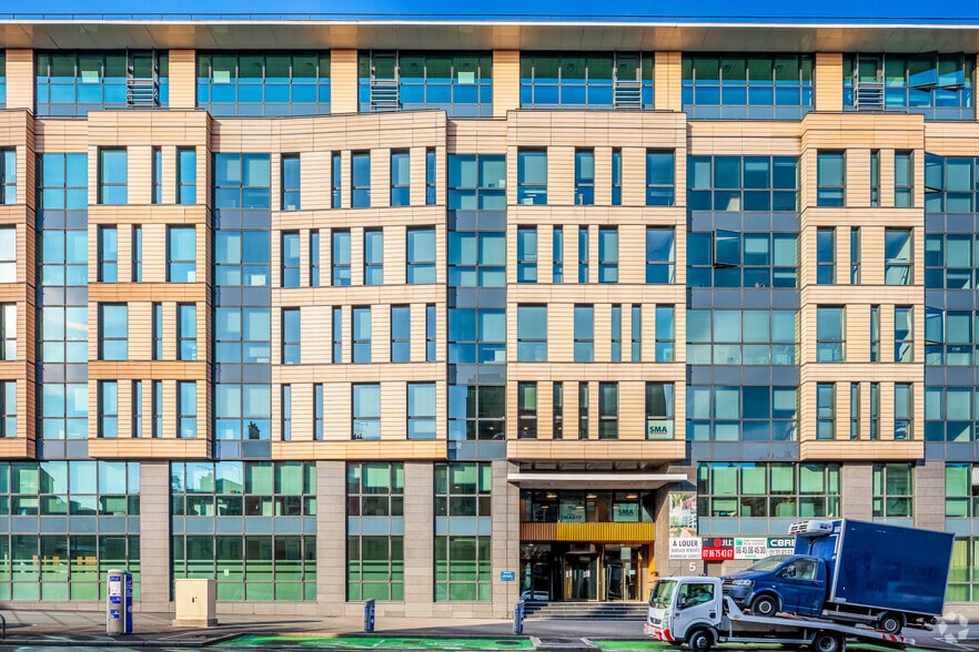 5-11 Rue Charles De Gaulle, Alfortville to rent - Building Photo - Image 3 of 8