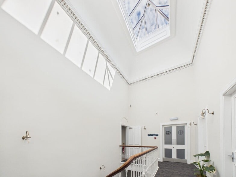141-143 High St, Elgin to rent - Interior Photo - Image 3 of 3