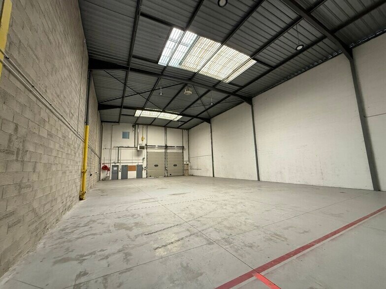 Office in Saint-Ouen-sur-Seine to rent - Interior Photo - Image 2 of 8