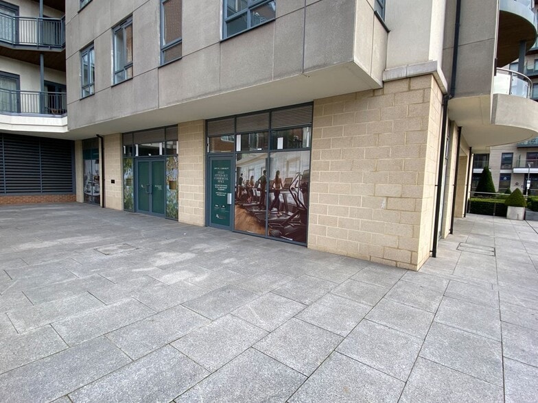 Aerodrome Rd, London for sale - Building Photo - Image 1 of 11