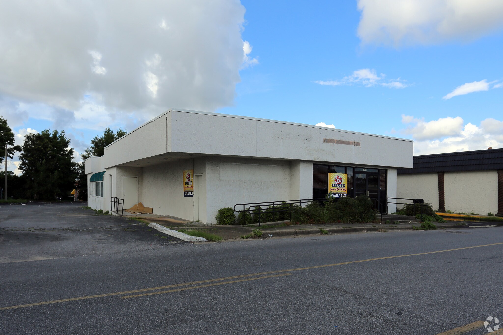 5042 Bayou Blvd, Pensacola, FL for rent Primary Photo- Image 1 of 23