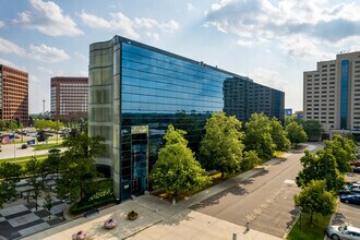 100 W Big Beaver Rd, Troy, MI for rent Building Photo- Image 1 of 14