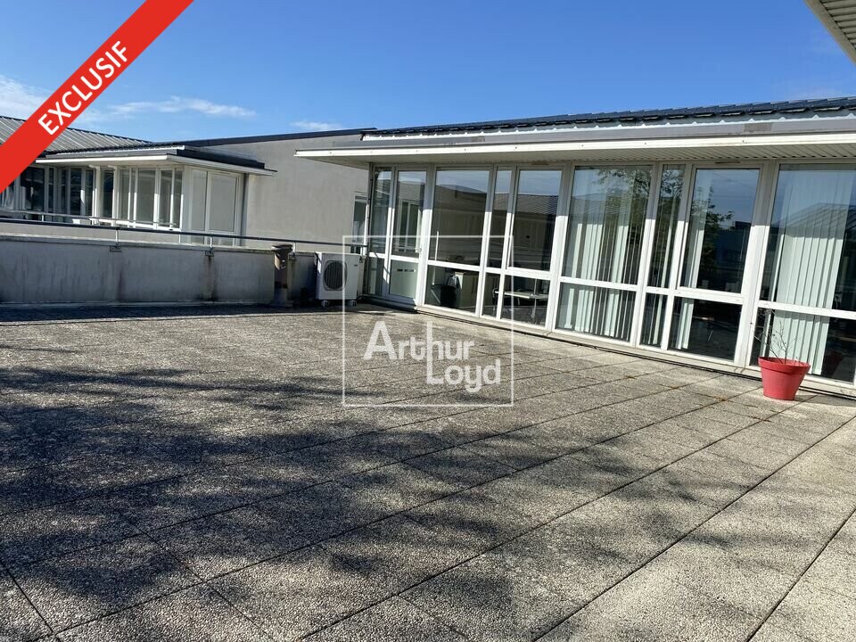 Office in Lieusaint to rent Building Photo- Image 1 of 5