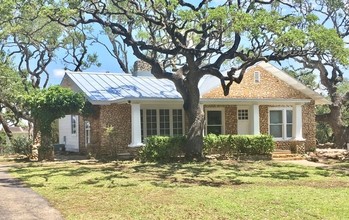 109 Scenic Loop Rd, Boerne, TX for sale Primary Photo- Image 1 of 1