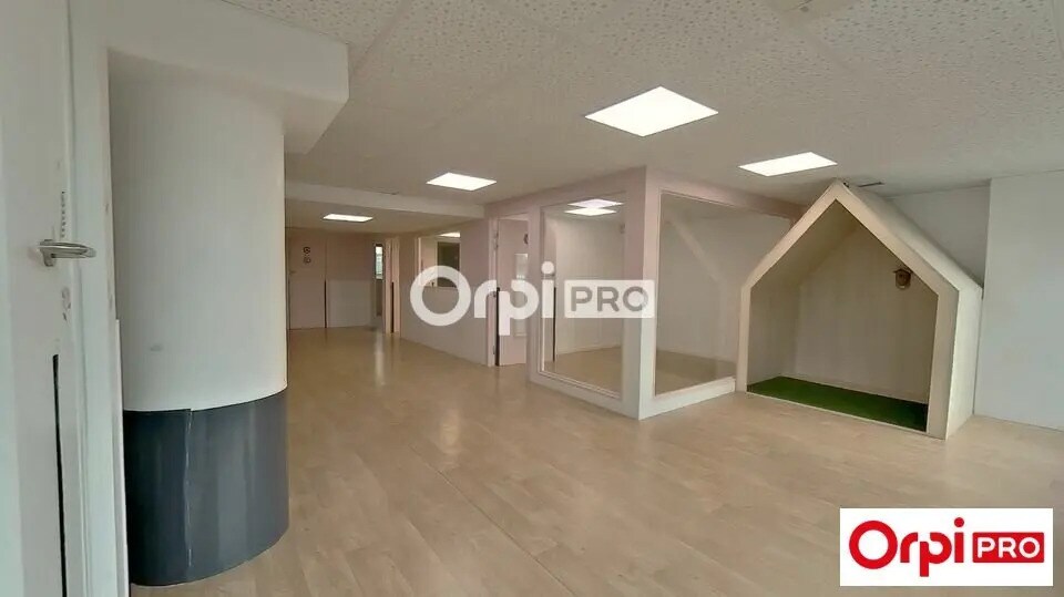 Office in Lille for sale Interior Photo- Image 1 of 12