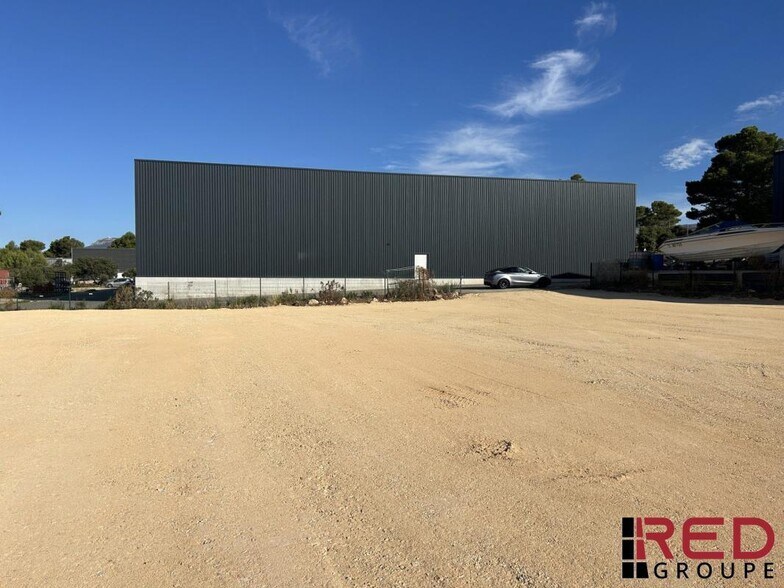 Signes, Signes to rent - Building Photo - Image 2 of 3