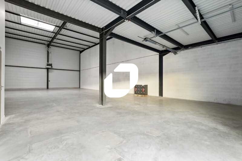 6 Les Grands Champs, Le Thillay to rent - Interior Photo - Image 2 of 14