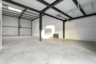 6 Les Grands Champs, Le Thillay to rent Interior Photo- Image 1 of 12