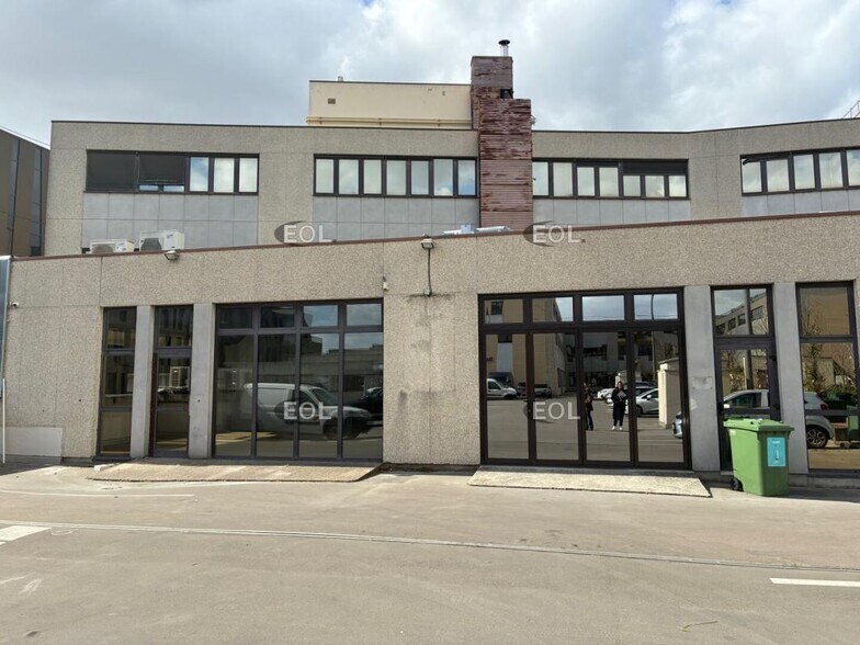 Light Industrial in Arcueil to rent - Building Photo - Image 1 of 6