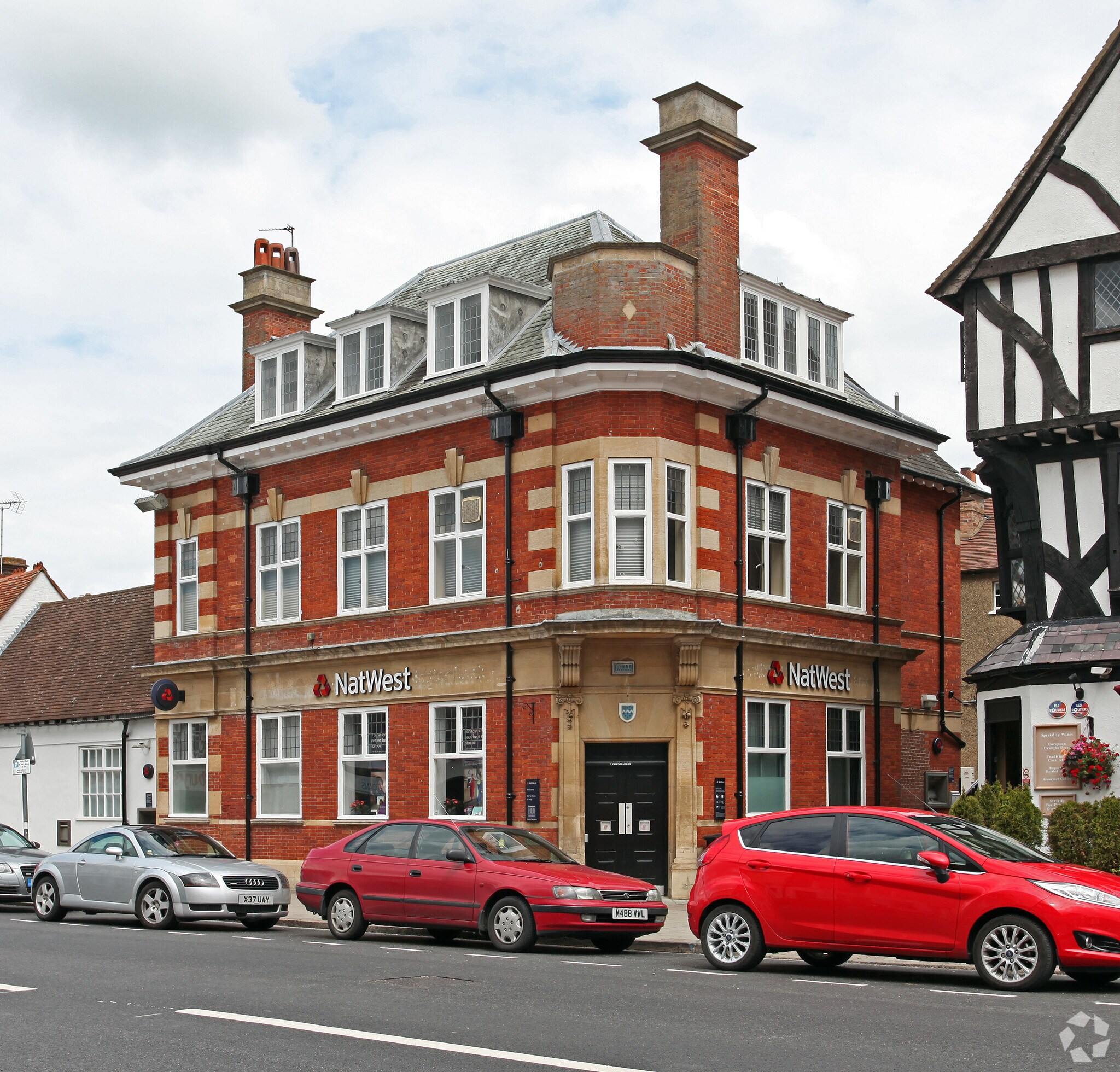 3 Cornmarket, Thame for sale Primary Photo- Image 1 of 1