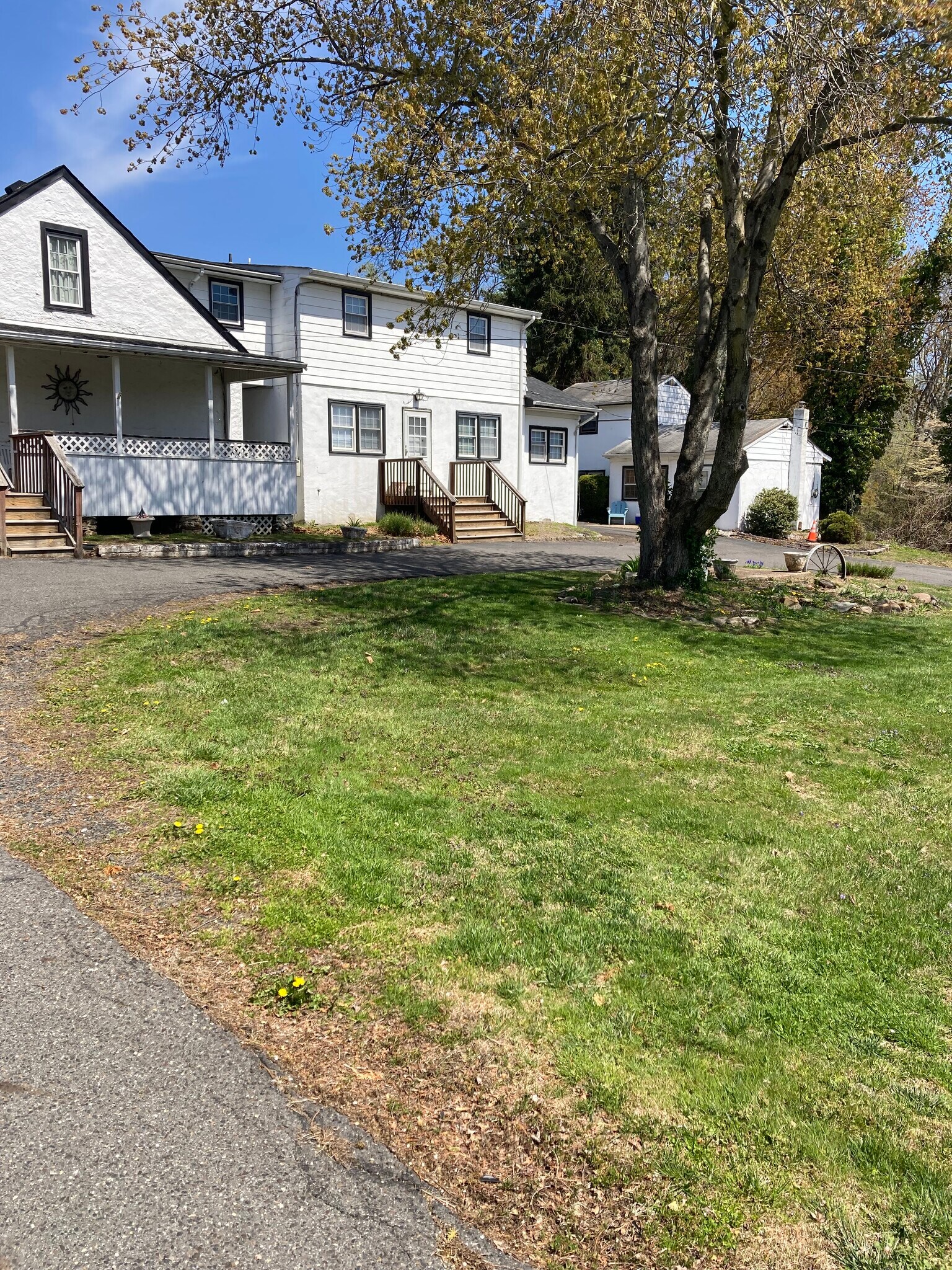 310 Frosty Hollow Rd, Levittown, PA for sale Primary Photo- Image 1 of 11