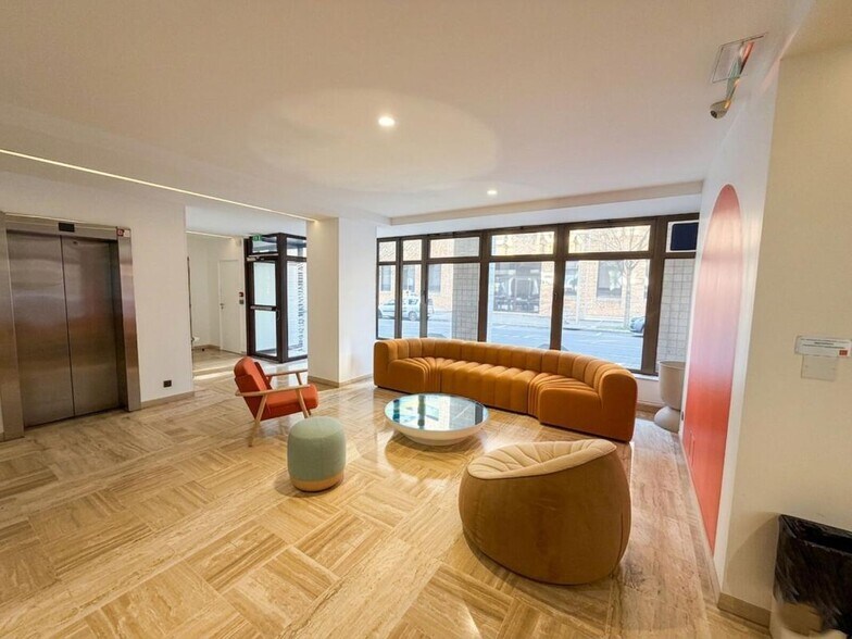 41 Rue Des Trois Fontanot, Nanterre to rent - Lobby - Image 3 of 16