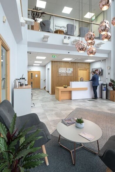 4 Coop Pl, Bradford to rent - Building Photo - Image 3 of 6