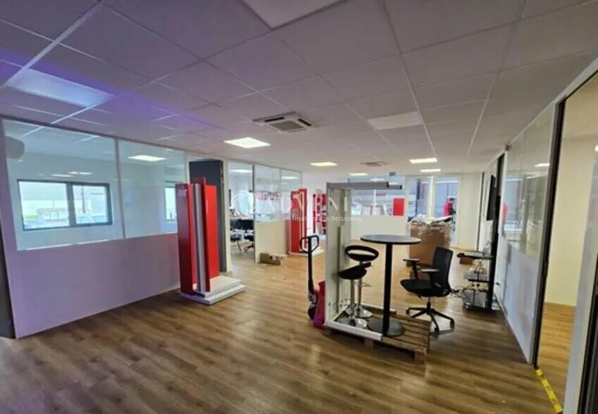 Light Industrial in Nantes to rent - Interior Photo - Image 3 of 5