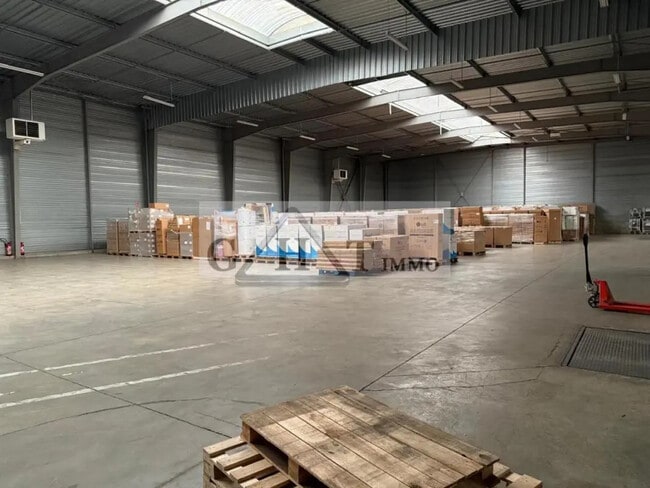 Location Entrepôt 2 145 m²