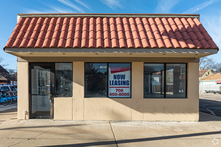 2356 S Kedzie Ave, Chicago, IL for rent - Building Photo - Image 2 of 5