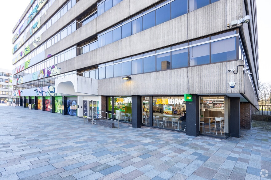 Nelson Gate, Southampton to rent - Building Photo - Image 2 of 11