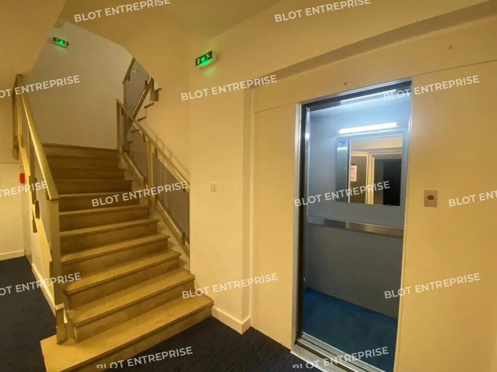 Vente Bureaux 669 m² - Photo 1