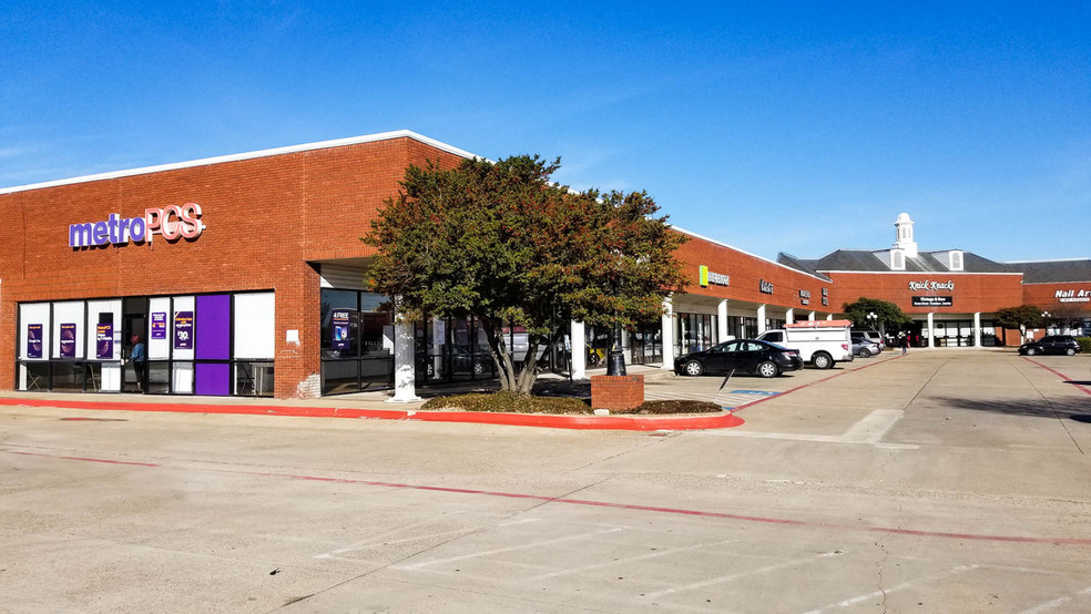 211-215 W Camp Wisdom Rd, Duncanville, TX for rent - Building Photo - Image 1 of 10