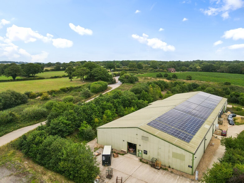 Emms Ln, Horsham to rent - Building Photo - Image 1 of 7